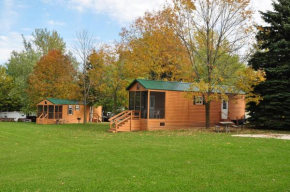 Отель Plymouth Rock Camping Resort Deluxe Cabin 15  Элкхарт Лейк
